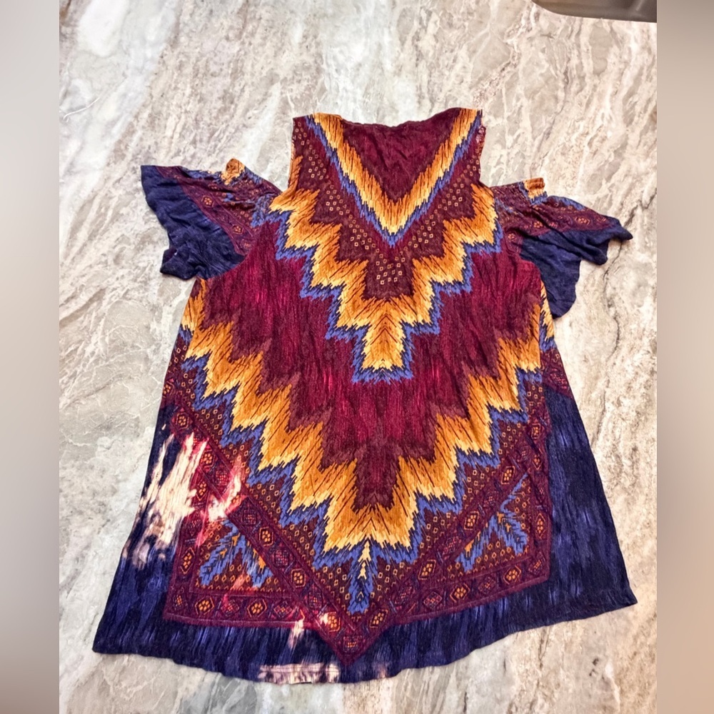 Democracy Boho Geometric Print Top Size M Burgundy Navy Rayon Stretch - Picture 8 of 9